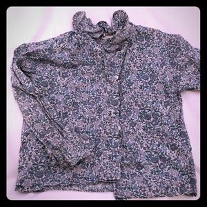 Floral blouse with ruffled collar